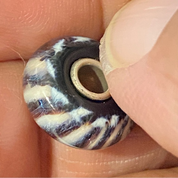 Trollbeads Fur Animal Glass Bead Retired 2012 - Picture 2 of 8